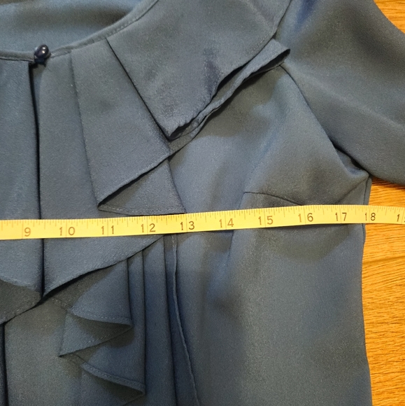 🦋 Adorable blue blouse 🦋 - Picture 6 of 11